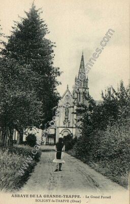 Carte postale ancienne Abbaye de la Grande-Trappe - Le Grand Portail — Soligny-la-Trappe (Orne)