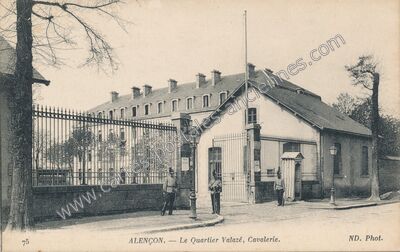 Carte postale ancienne Le Quartier Valazé, Cavalerie — Alençon (Orne)