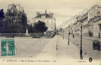 Carte postale ancienne Rue de Bretagne et Place d'Armes — Alençon (Orne)