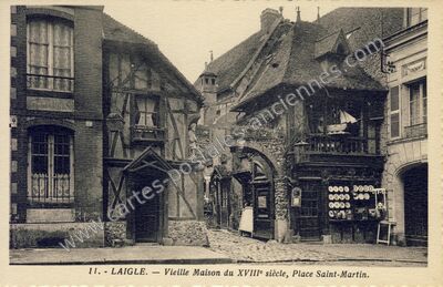 Carte postale ancienne Vieille Maison du XVIIIe siècle, Place Saint-Martin — L'Aigle (Orne)