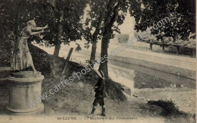 Carte postale ancienne Le Boulevard des Promenades — Bellême (Orne)
