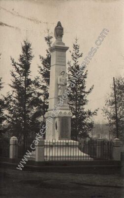 Carte postale ancienne Monument aux morts de la guerre 1914-1918 — Le Mêle-sur-Sarthe (Orne)