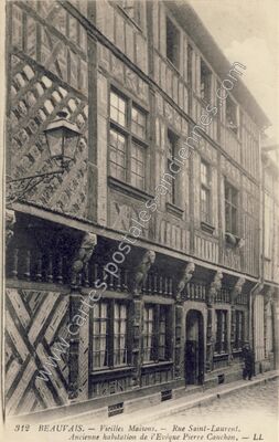 Carte postale ancienne Vieilles Maisons. Ancienne habitation de l'Evêque Pierre Cauchon — Beauvais (Oise)