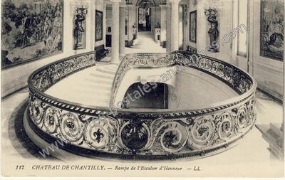 Carte postale ancienne Rampe de l'Escalier d'Honneur — Chantilly (Oise)