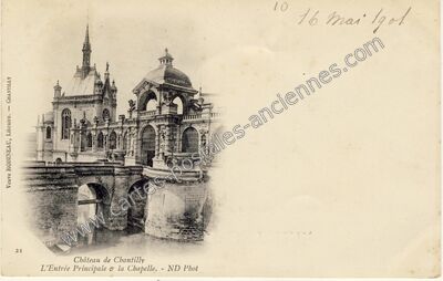 Carte postale ancienne Château de Chantilly, L'Entrée Principale & la Chapelle — Chantilly (Oise)