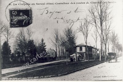 Carte postale ancienne Carrefour des routes de Chantilly et Senlis — La Chapelle-en-Serval (Oise)