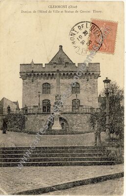 Carte postale ancienne Donjon de l'Hôtel de Ville et Statue de Cassini Thury — Clermont (Oise)