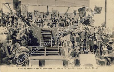 Carte postale ancienne Fêtes de Jeanne d'Arc — la Danse au Virlet (Mll:s Louise et Blanche Mante) — Compiègne (Oise)