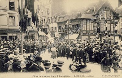 Carte postale ancienne Fêtes de Jeanne d'Arc - Défilé de Corporations — Compiègne (Oise)
