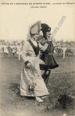 Carte postale ancienne Fêtes en l'honneur de Jeanne d'Arc - Costumes de l'époque Chevalier Galand — Compiègne (Oise)