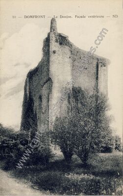 Carte postale ancienne Le Donjon. Façade extérieure — Domfront (Oise)