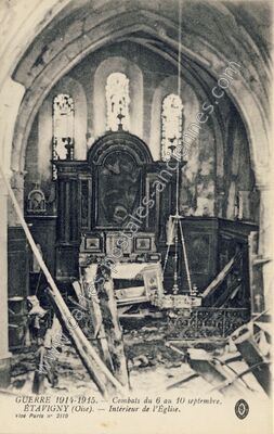 Carte postale ancienne Combats du 6 au 10 septembre. Intérieur de l'Église — Étavigny (Oise)