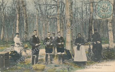 Carte postale ancienne Equipage d'Halatte , Le Repas des Piqueurs — Pont-Sainte-Maxence (Oise)