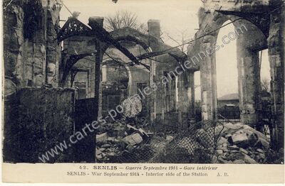 Carte postale ancienne Guerre Septembre 1914 - Gare intérieur — Senlis (Oise)