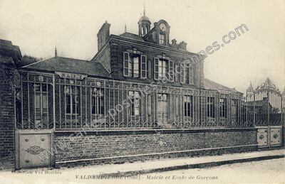 Carte postale ancienne Mairie et Ecole de Garçons — Valdampierre (Oise)