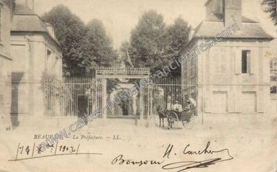 Carte postale ancienne La Préfecture — Beauvais (Oise)