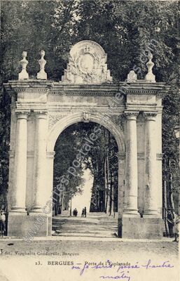 Carte postale ancienne Porte de l'Esplanade — Bergues (Nord)