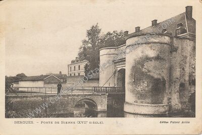 Carte postale ancienne Porte de Bierne (XVII° siècle) — Bergues (Nord)
