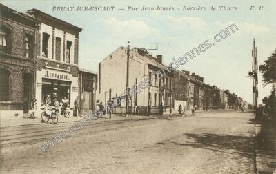 Carte postale ancienne Rue Jean-Jaurès - Barrière de Thiers — Bruay-sur-l'Escaut (Nord)