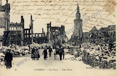 Carte postale ancienne La Place — Cambrai (Nord)