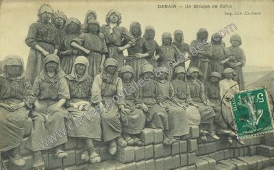 Carte postale ancienne Un Groupe de Cafus — Denain (Nord)