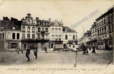Carte postale ancienne Place Thiers — Douai (Nord)