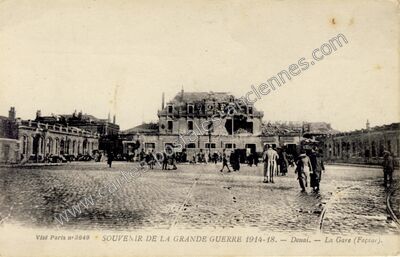 Carte postale ancienne La Gare (Façade) — Douai (Nord)