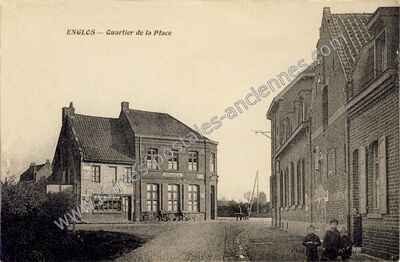Carte postale ancienne Quartier de la Place — Englos (Nord)