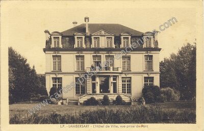 Carte postale ancienne L'Hôtel de Ville, vue prise du Parc — Lambersart (Nord)