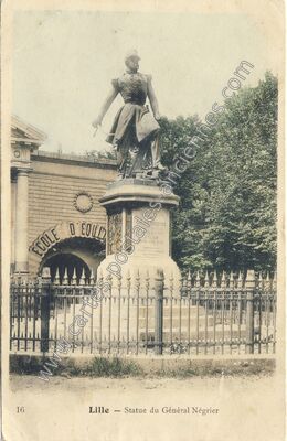 Carte postale ancienne Statue du Général Négrier — Lille (Nord)