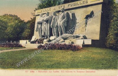 Carte postale ancienne Monument aux Fusillés E.C. (Œuvre du Sculpteur Desruelles) — Lille (Nord)