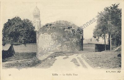 Carte postale ancienne La Noble Tour — Lille (Nord)