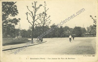 Carte postale ancienne Une Avenue du Parc de Barbieux — Roubaix (Nord)