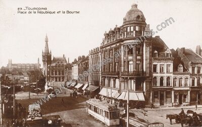 Carte postale ancienne Place de la République et la Bourse — Tourcoing (Nord)