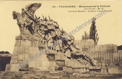 Carte postale ancienne Monument de la Victoire (Vue de côté) — Tourcoing (Nord)