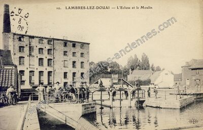 Carte postale ancienne L'Ecluse et le Moulin — Lambres-lez-Douai (Nord)