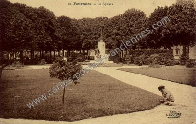 Carte postale ancienne Le Square — Fourmies (Nord)