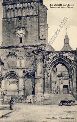 Carte postale ancienne Portique et vieux Clocher — La Charité-sur-Loire (Nièvre)