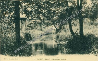 Carte postale ancienne Paysage au Moulin — Donzy (Nièvre)