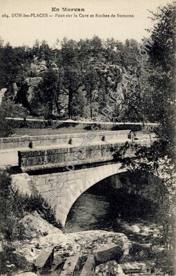 Carte postale ancienne Pont sur la Cure et Roches de Bornoux — Dun-les-Places (Nièvre)