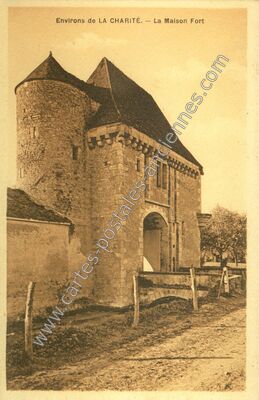 Carte postale ancienne Maison Fort — La Marche (Nièvre)