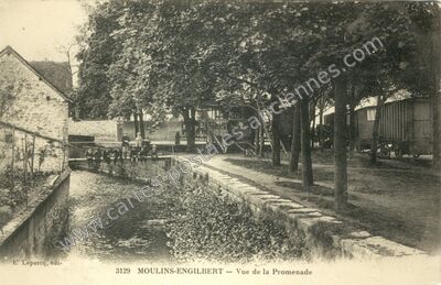Carte postale ancienne Vue de la Promenade — Moulins-Engilbert (Nièvre)