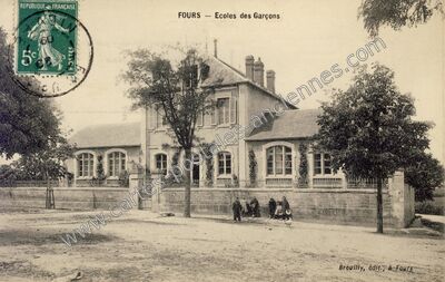 Carte postale ancienne Ecoles des Garçons — Fours (Nièvre)
