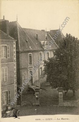 Carte postale ancienne La Mairie — Luzy (Nièvre)