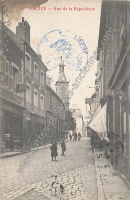 Carte postale ancienne Rue de la République — Decize (Nièvre)