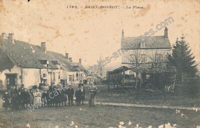 Carte postale ancienne La Place — Saint-Bonnot (Nièvre)