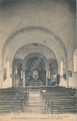 Carte postale ancienne Intérieur de l'Eglise — Saint-Bonnot (Nièvre)
