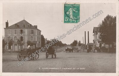 Carte postale ancienne L'Avenue de la Gare — Fourchambault (Nièvre)