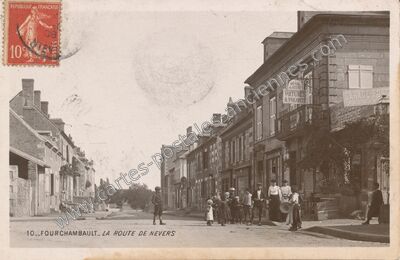 Carte postale ancienne La Route de Nevers — Fourchambault (Nièvre)