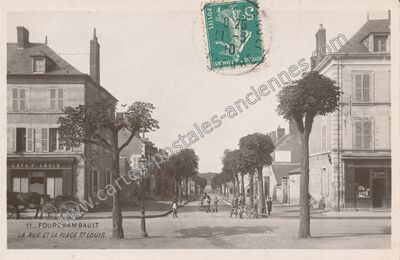 Carte postale ancienne La Rue et la Place St Louis — Fourchambault (Nièvre)